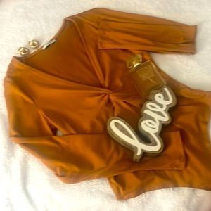 Gorgeous camel color long sleeve bodysuit by IRIS 🩷 size small
